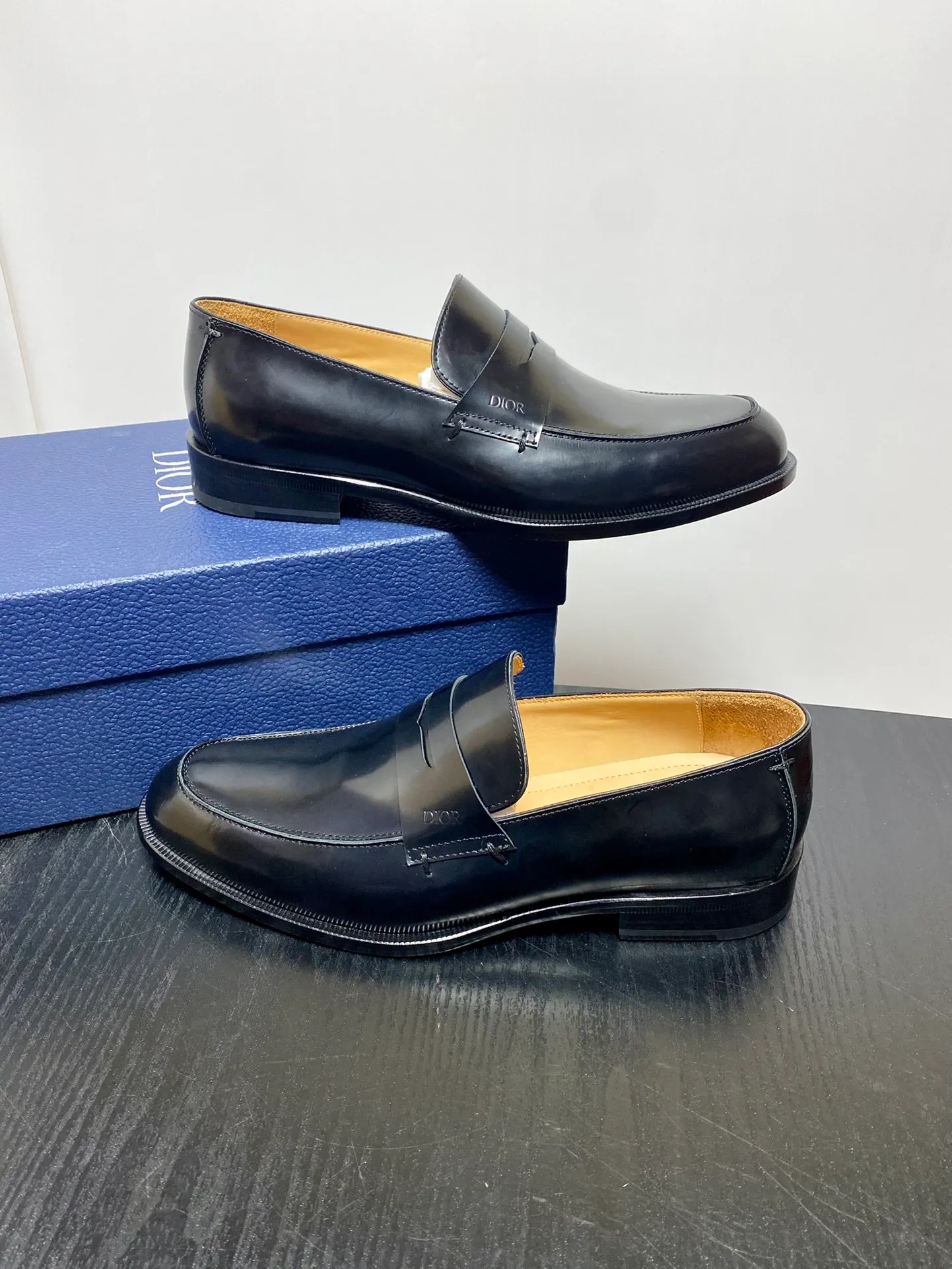 Men's shoes 💰960 Dior Derby shoes | Genuine leather sole formal leather shoes | Carefully crafted with open-edge beaded cowhide | Water-dyed cowhide lining | With classic lace-up closure | Exquisite embossed brand logo on the side | Glossy stacked heel design enhances style | Can be matched with formal or casual looks Size: 39-44 (customized at 38.45.46)
